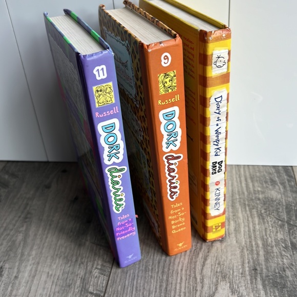 Books Dork Diaries and Diary of a Wimpy Kid Dog Days 3 Chapter Books - Picture 2 of 8